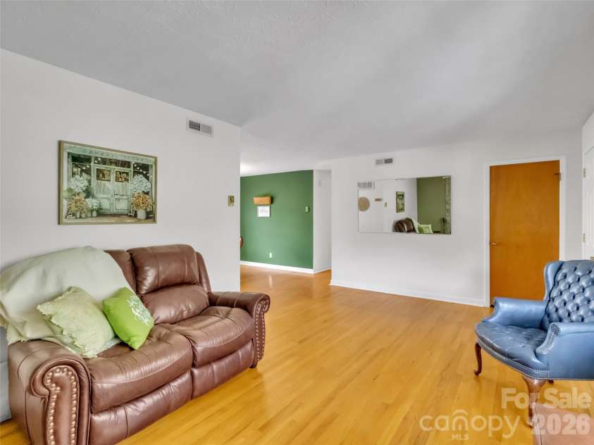 250 Reeves Cove Road, Candler, NC 28715.  MLS# CAR4376677, YatesRealty ID 19199. 