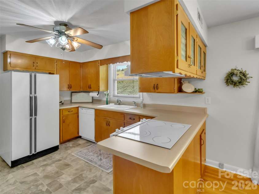 250 Reeves Cove Road, Candler, NC 28715.  MLS# CAR4376677, YatesRealty ID 19199. 