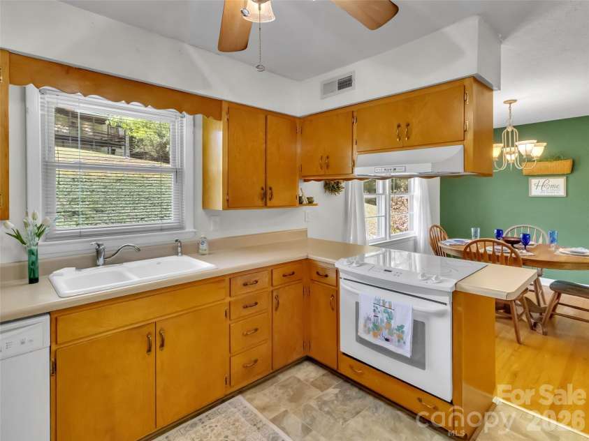 250 Reeves Cove Road, Candler, NC 28715.  MLS# CAR4376677, YatesRealty ID 19199. 