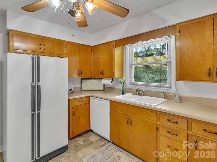 250 Reeves Cove Road, Candler, NC 28715.  MLS# CAR4376677, YatesRealty ID 19199. 