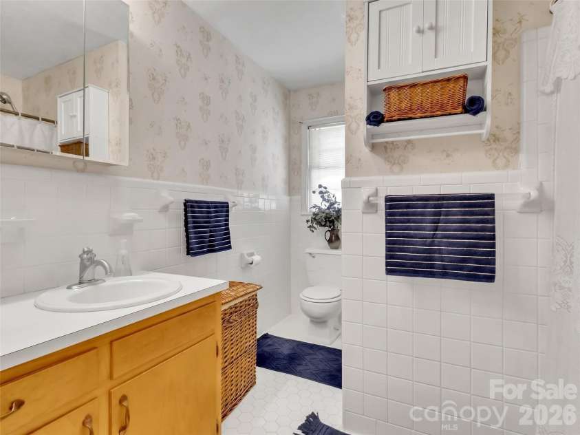 250 Reeves Cove Road, Candler, NC 28715.  MLS# CAR4376677, YatesRealty ID 19199. 