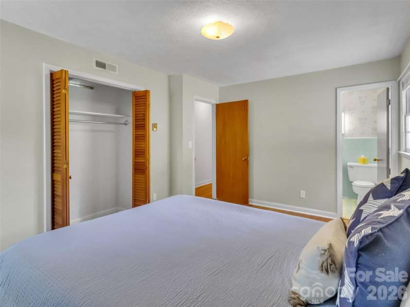 250 Reeves Cove Road, Candler, NC 28715.  MLS# CAR4376677, YatesRealty ID 19199. 