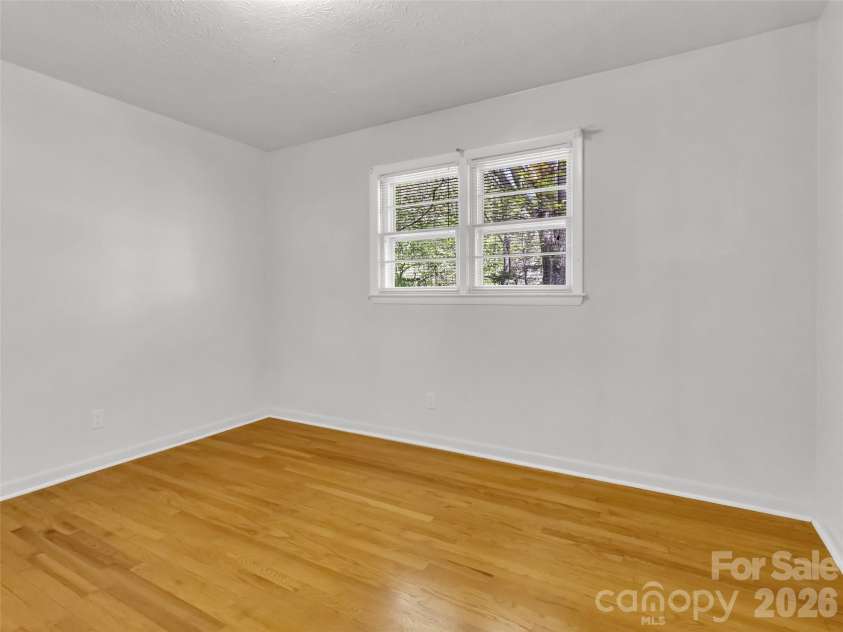 250 Reeves Cove Road, Candler, NC 28715.  MLS# CAR4376677, YatesRealty ID 19199. 