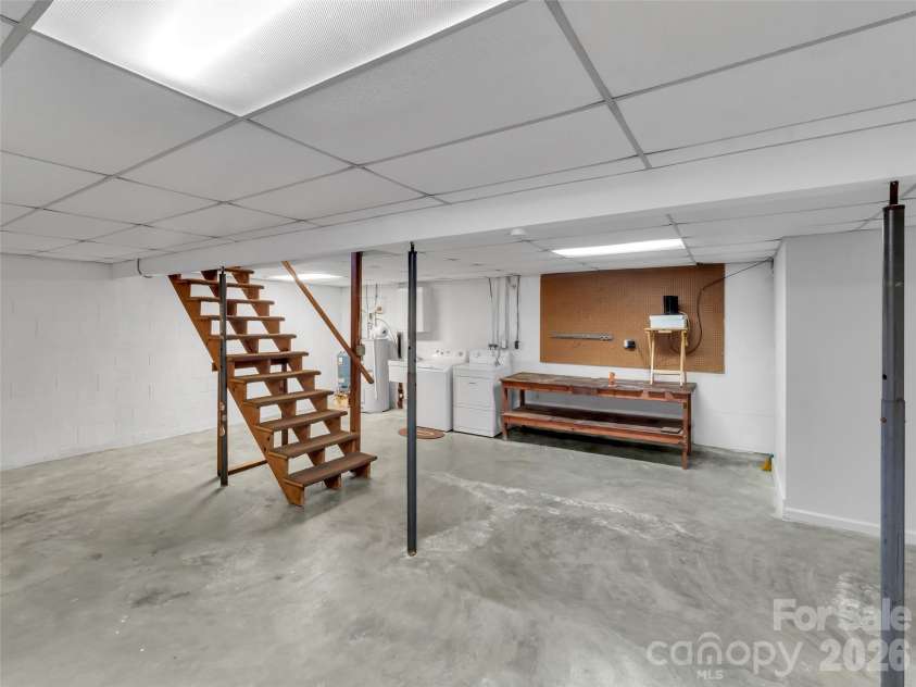 250 Reeves Cove Road, Candler, NC 28715.  MLS# CAR4376677, YatesRealty ID 19199. 