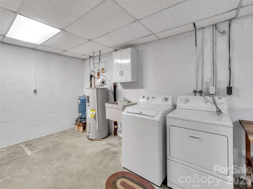 250 Reeves Cove Road, Candler, NC 28715.  MLS# CAR4376677, YatesRealty ID 19199. 