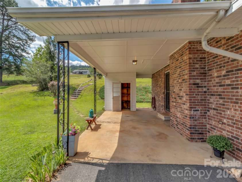 250 Reeves Cove Road, Candler, NC 28715.  MLS# CAR4376677, YatesRealty ID 19199. 