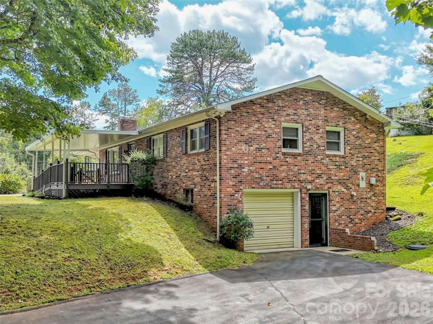 250 Reeves Cove Road, Candler, NC 28715.  MLS# CAR4376677, YatesRealty ID 19199. 