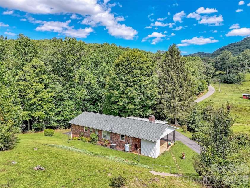 250 Reeves Cove Road, Candler, NC 28715.  MLS# CAR4376677, YatesRealty ID 19199. 