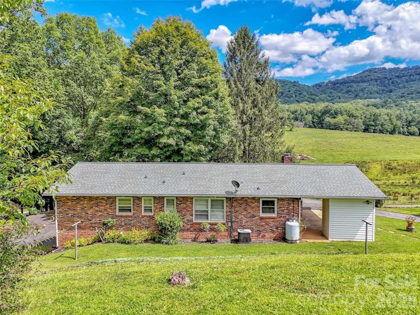 250 Reeves Cove Road, Candler, NC 28715.  MLS# CAR4376677, YatesRealty ID 19199. 