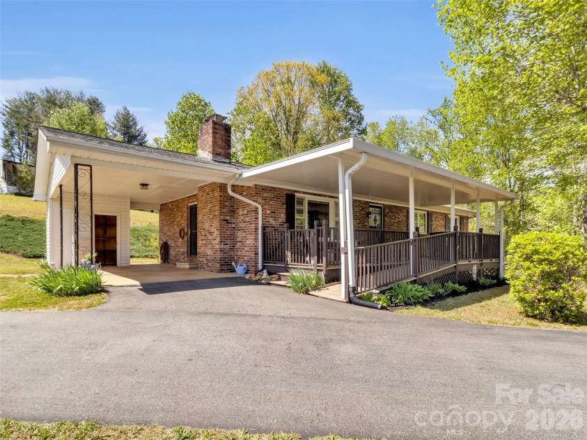 250 Reeves Cove Road, Candler, NC 28715.  MLS# CAR4376677, YatesRealty ID 19199. 