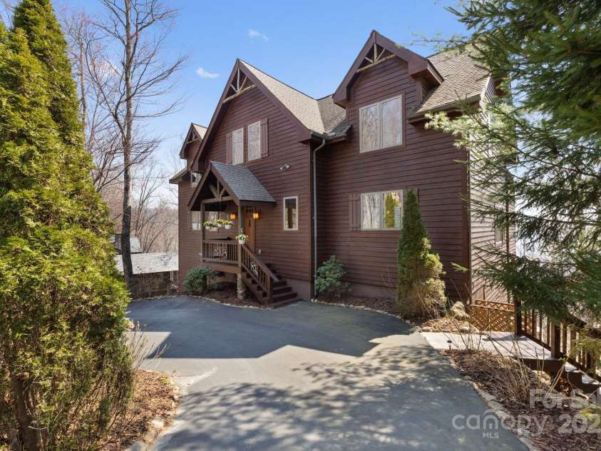 277 Kestrel Court, Sapphire, NC 28774.  MLS# CAR4238900, YatesRealty ID 19199. 