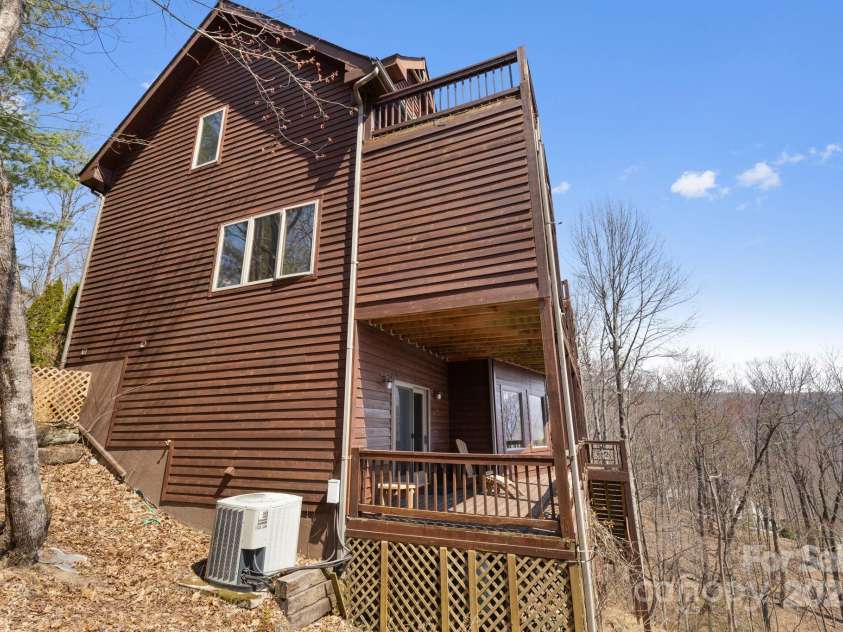 277 Kestrel Court, Sapphire, NC 28774.  MLS# CAR4238900, YatesRealty ID 19199. 