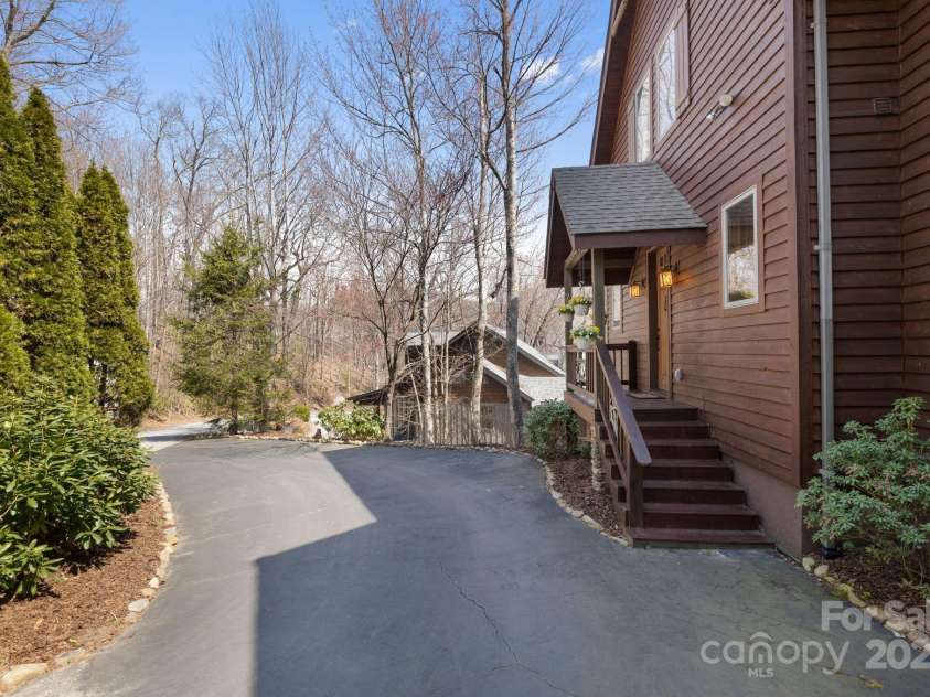 277 Kestrel Court, Sapphire, NC 28774.  MLS# CAR4238900, YatesRealty ID 19199. Circular drive.