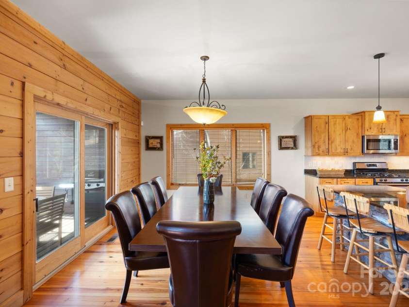 277 Kestrel Court, Sapphire, NC 28774.  MLS# CAR4238900, YatesRealty ID 19199. Dining area open to kitchen allowing for easy entertaining.