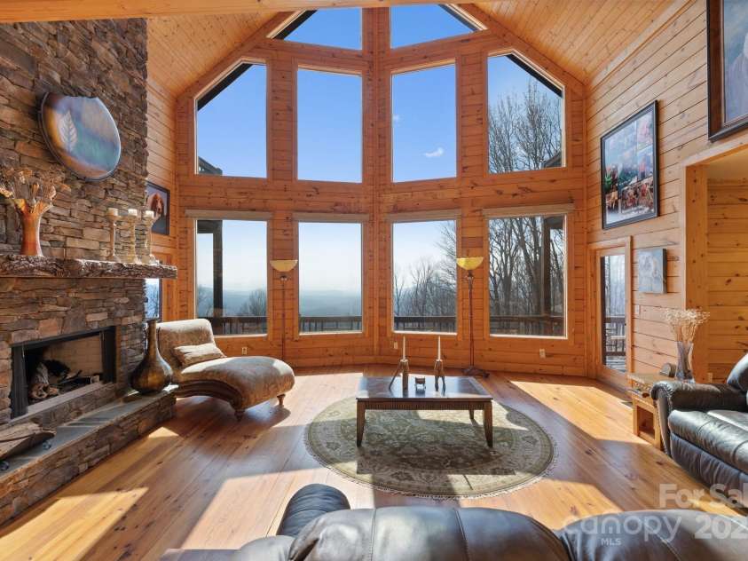 277 Kestrel Court, Sapphire, NC 28774.  MLS# CAR4238900, YatesRealty ID 19199. Open concept living space with high vaulted ceilings.