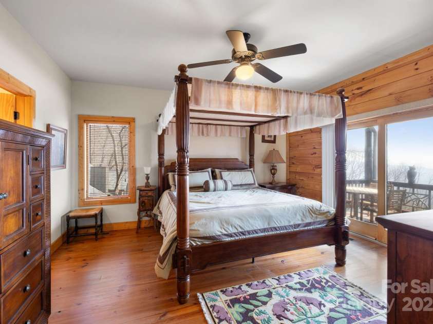 277 Kestrel Court, Sapphire, NC 28774.  MLS# CAR4238900, YatesRealty ID 19199. Primary bedroom on main level.