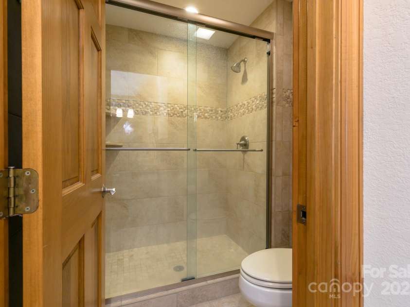 140 Slickrock Road, Burnsville, NC 28714.  MLS# CAR4255656, YatesRealty ID 1920. 