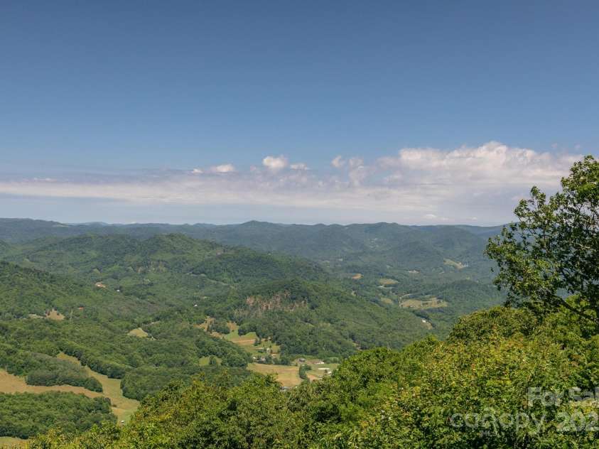 140 Slickrock Road, Burnsville, NC 28714.  MLS# CAR4255656, YatesRealty ID 1920. 