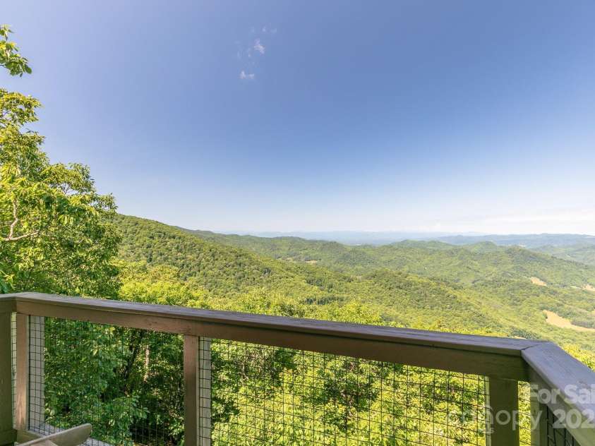 140 Slickrock Road, Burnsville, NC 28714.  MLS# CAR4255656, YatesRealty ID 1920. 