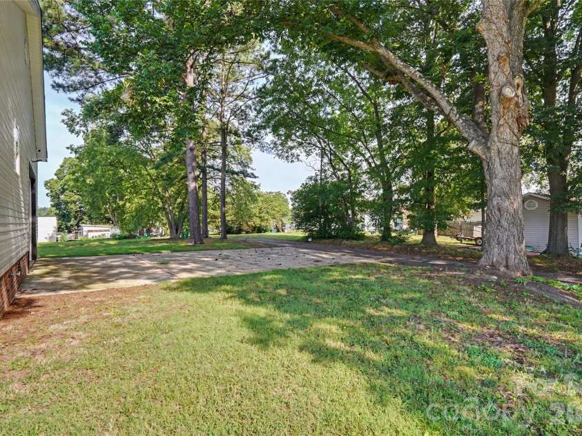 417 Virginia Avenue, Bessemer City, NC 28016.  MLS# CAR4358848, YatesRealty ID 19200. 