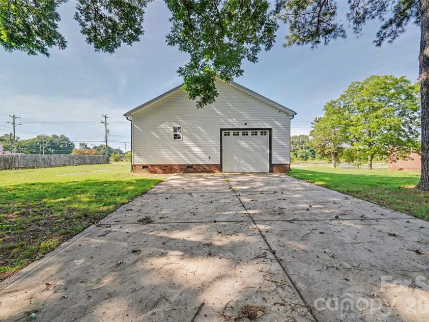 417 Virginia Avenue, Bessemer City, NC 28016.  MLS# CAR4358848, YatesRealty ID 19200. 