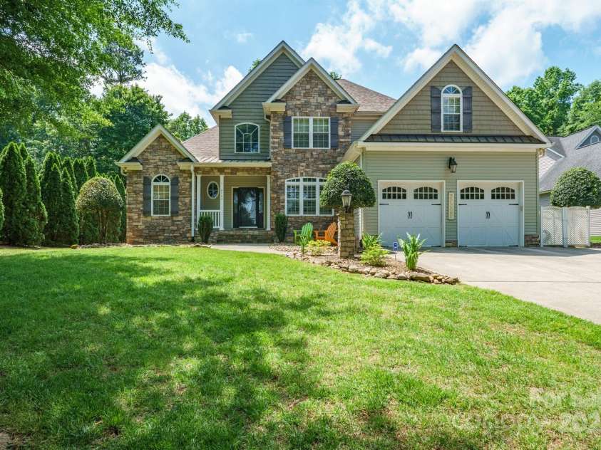 8143 Summit Ridge Drive, Catawba, NC 28609.  MLS# CAR4223095, YatesRealty ID 19201. 