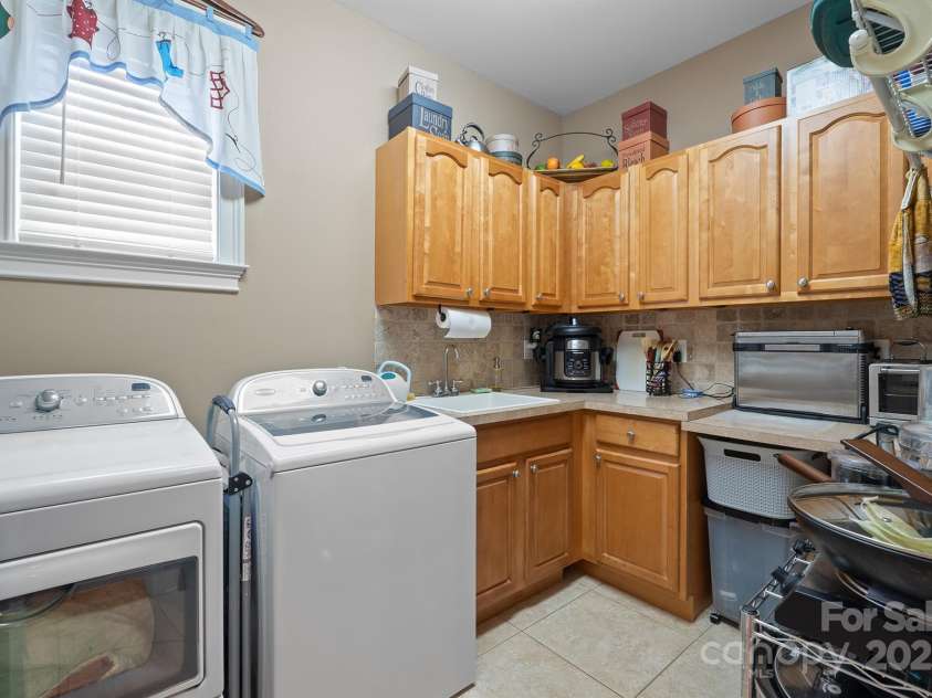 8143 Summit Ridge Drive, Catawba, NC 28609.  MLS# CAR4223095, YatesRealty ID 19201. 