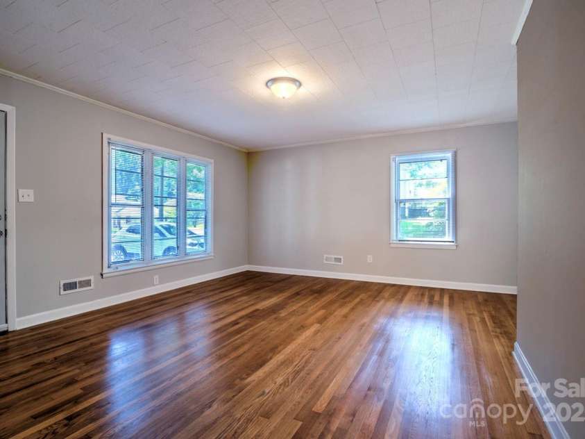 828 Williams Street, Gastonia, NC 28052.  MLS# CAR4270615, YatesRealty ID 19202. 