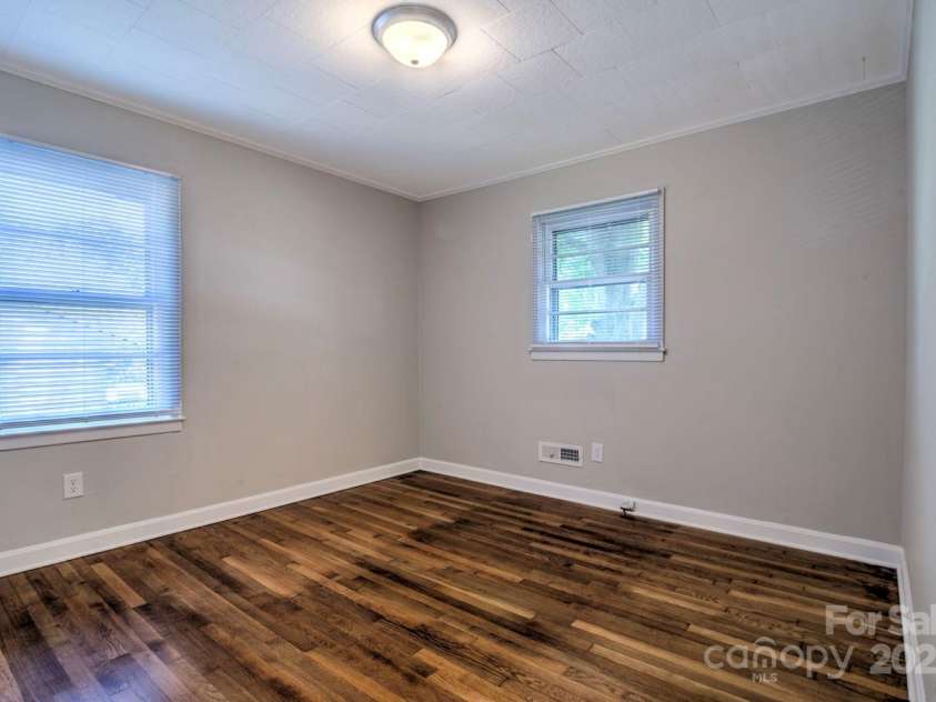 828 Williams Street, Gastonia, NC 28052.  MLS# CAR4270615, YatesRealty ID 19202. 