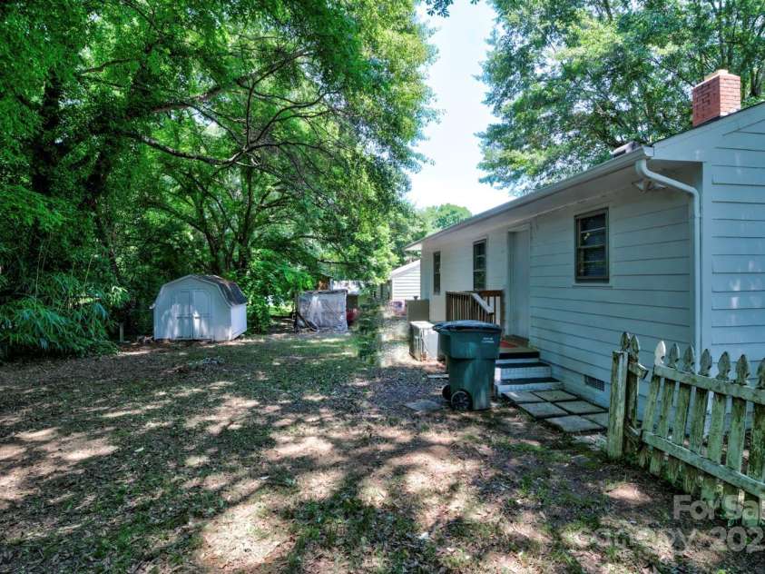 828 Williams Street, Gastonia, NC 28052.  MLS# CAR4270615, YatesRealty ID 19202. 