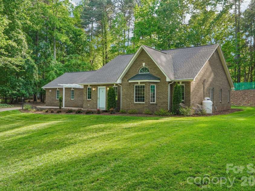 361 Stonemarker Road, Mooresville, NC 28117.  MLS# CAR4374361, YatesRealty ID 19204. 