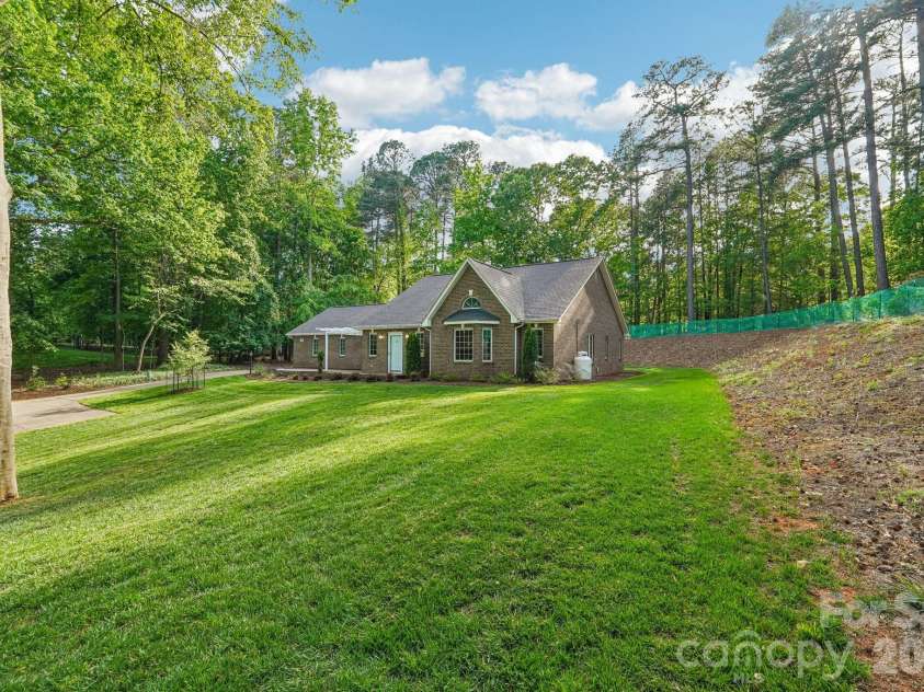 361 Stonemarker Road, Mooresville, NC 28117.  MLS# CAR4374361, YatesRealty ID 19204. 