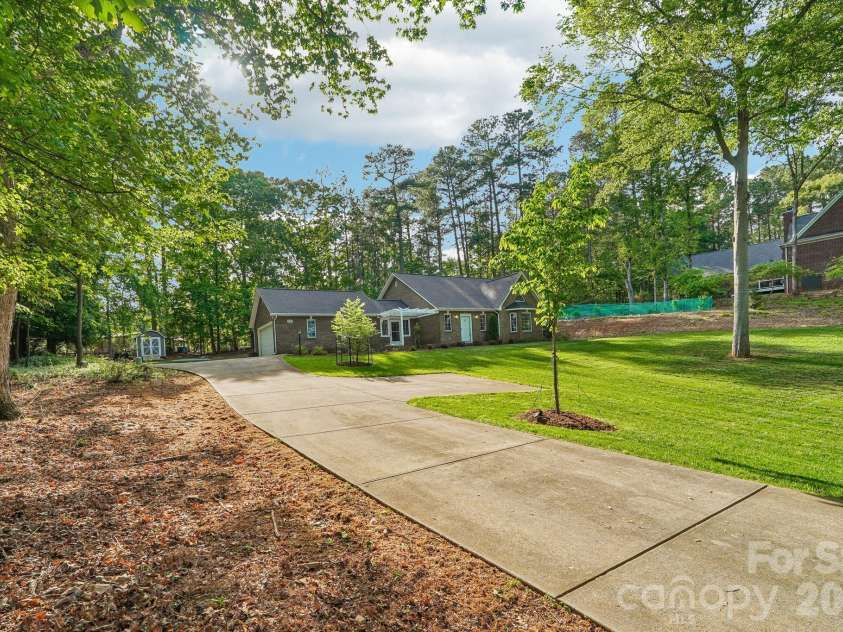 361 Stonemarker Road, Mooresville, NC 28117.  MLS# CAR4374361, YatesRealty ID 19204. 