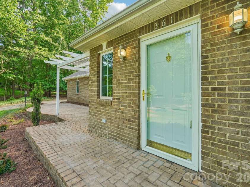 361 Stonemarker Road, Mooresville, NC 28117.  MLS# CAR4374361, YatesRealty ID 19204. 