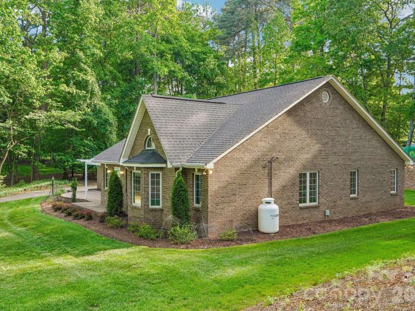 361 Stonemarker Road, Mooresville, NC 28117.  MLS# CAR4374361, YatesRealty ID 19204. 