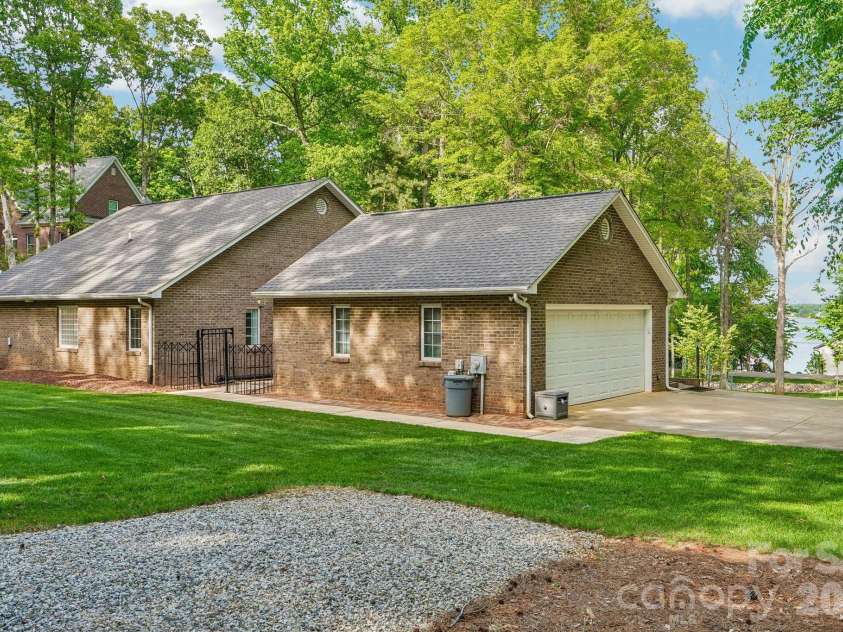 361 Stonemarker Road, Mooresville, NC 28117.  MLS# CAR4374361, YatesRealty ID 19204. 