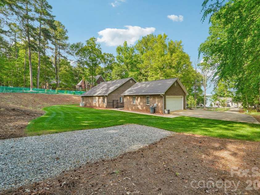 361 Stonemarker Road, Mooresville, NC 28117.  MLS# CAR4374361, YatesRealty ID 19204. 