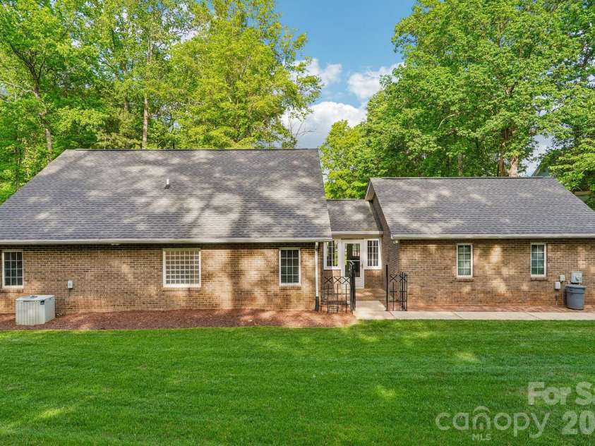 361 Stonemarker Road, Mooresville, NC 28117.  MLS# CAR4374361, YatesRealty ID 19204. 