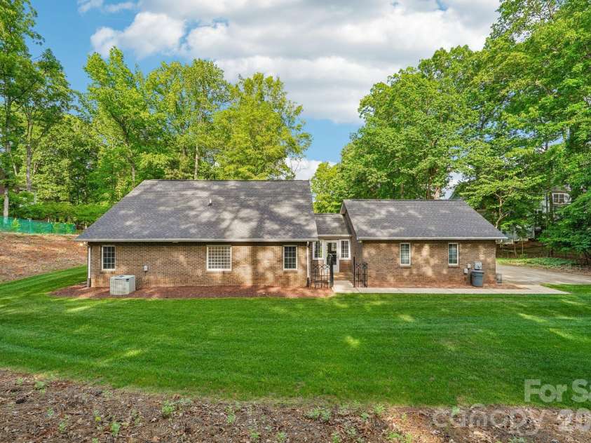 361 Stonemarker Road, Mooresville, NC 28117.  MLS# CAR4374361, YatesRealty ID 19204. 