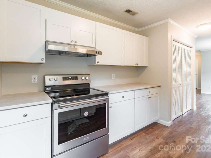 5832 Amity Springs Drive, Charlotte, NC 28212.  MLS# CAR4191630, YatesRealty ID 19204. 