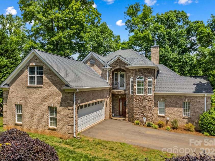 141 Ridge Top Road, Mooresville, NC 28117.  MLS# CAR4255912, YatesRealty ID 19205. 