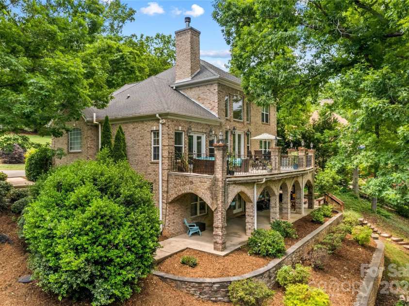 141 Ridge Top Road, Mooresville, NC 28117.  MLS# CAR4255912, YatesRealty ID 19205. 