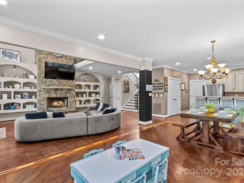 141 Ridge Top Road, Mooresville, NC 28117.  MLS# CAR4255912, YatesRealty ID 19205. 