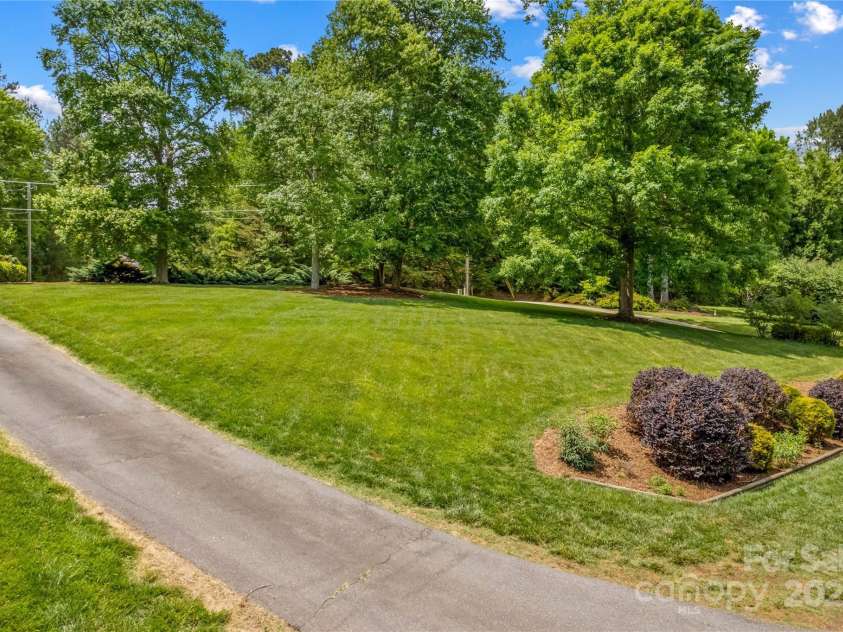 141 Ridge Top Road, Mooresville, NC 28117.  MLS# CAR4255912, YatesRealty ID 19205. Huge front yard