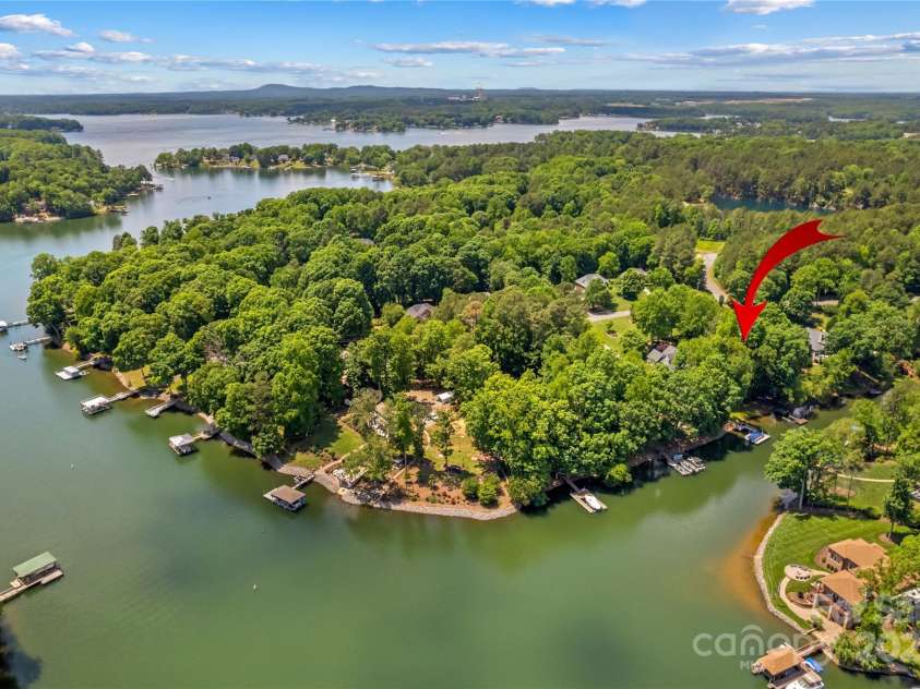 141 Ridge Top Road, Mooresville, NC 28117.  MLS# CAR4255912, YatesRealty ID 19205. Quiet cove close to open water
