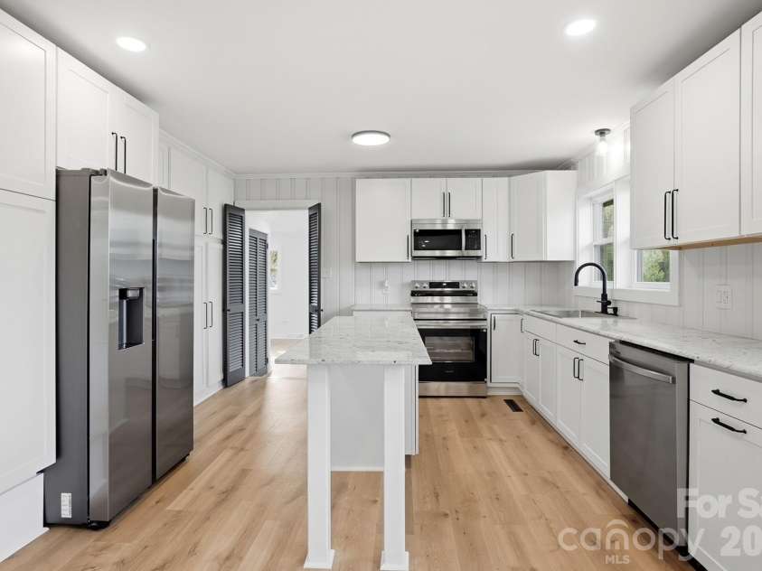 308 Rankin Avenue, Lowell, NC 28098.  MLS# CAR4356576, YatesRealty ID 19205. All New Stainless Steel Appliances