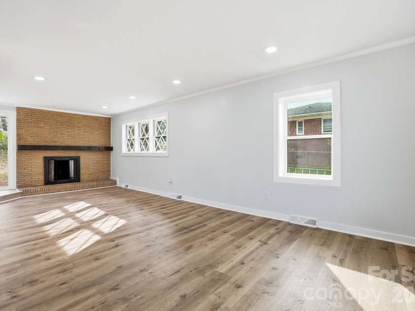 308 Rankin Avenue, Lowell, NC 28098.  MLS# CAR4356576, YatesRealty ID 19205. Family Room