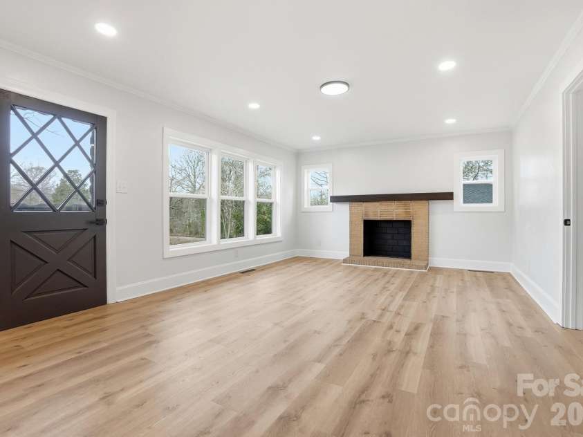 308 Rankin Avenue, Lowell, NC 28098.  MLS# CAR4356576, YatesRealty ID 19205. Main Living Room