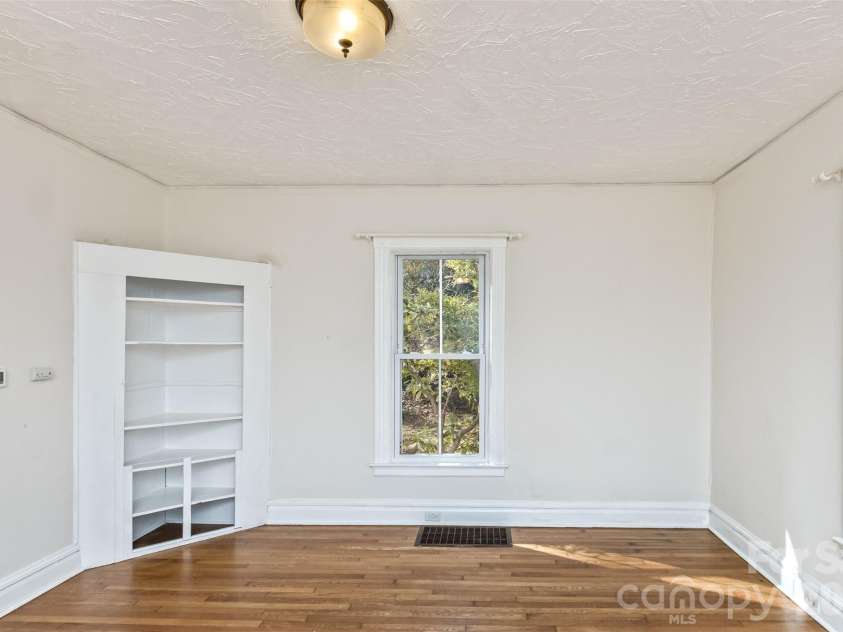 195 Terrace Drive, Canton, NC 28716.  MLS# CAR4319242, YatesRealty ID 19206. Breakfast Room