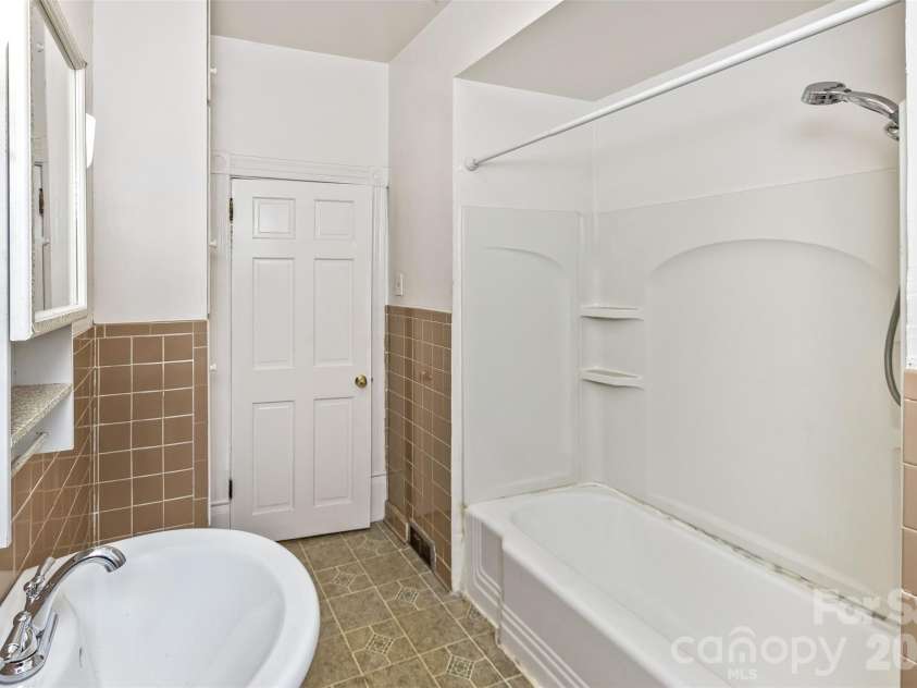 195 Terrace Drive, Canton, NC 28716.  MLS# CAR4319242, YatesRealty ID 19206. Full Bath upstairs